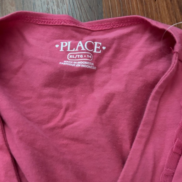 Place Raspberry V-Neck Top - Picture 2 of 3